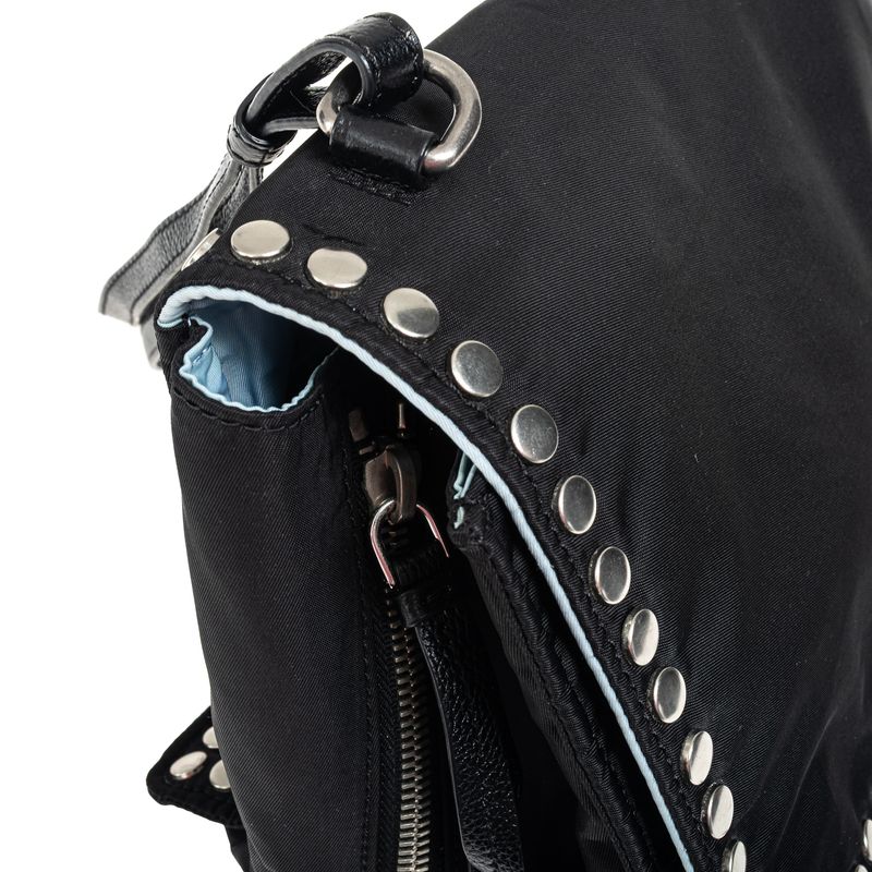 Bolsa-Prada-Etiquette-Studded-Nylon-Preta