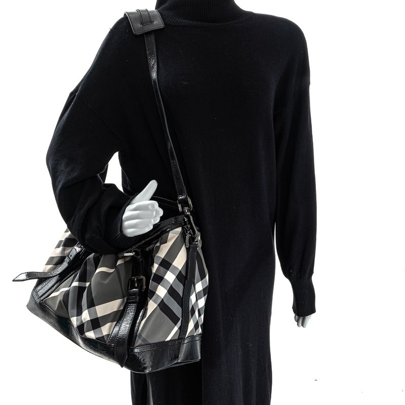 Bolsa-Burberry-Beat-Verniz-Preto-e-Housecheck-