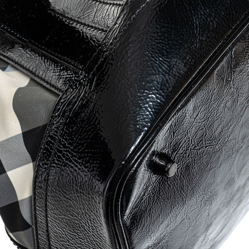 Bolsa-Burberry-Beat-Verniz-Preto-e-Housecheck-