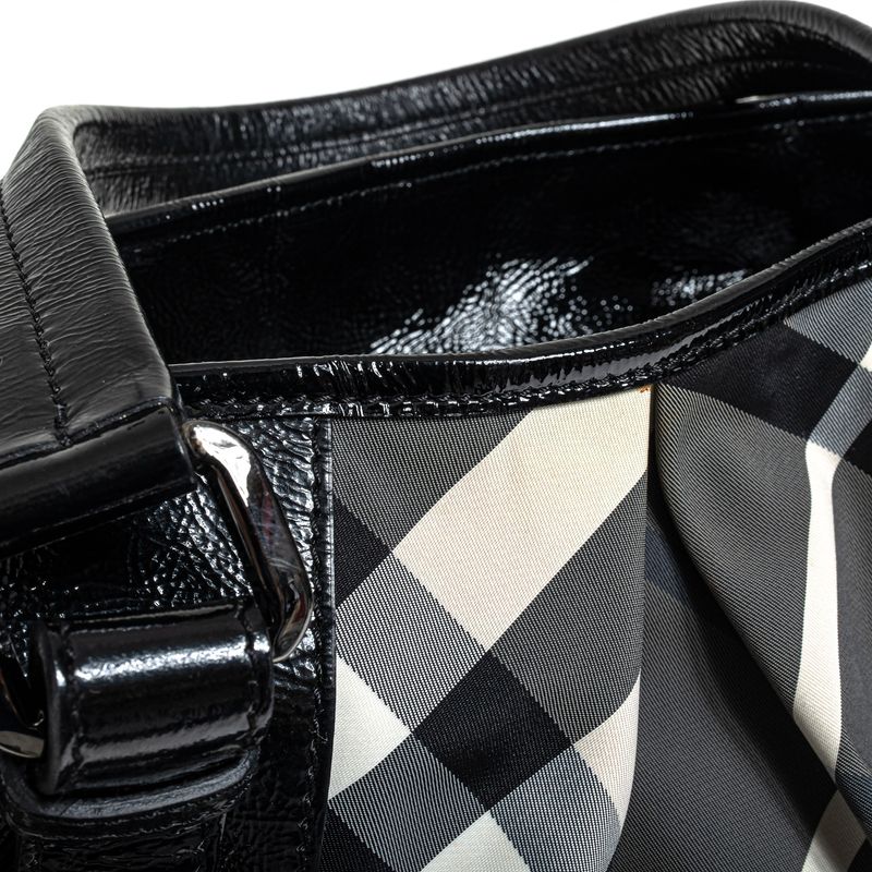 Bolsa-Burberry-Beat-Verniz-Preto-e-Housecheck-
