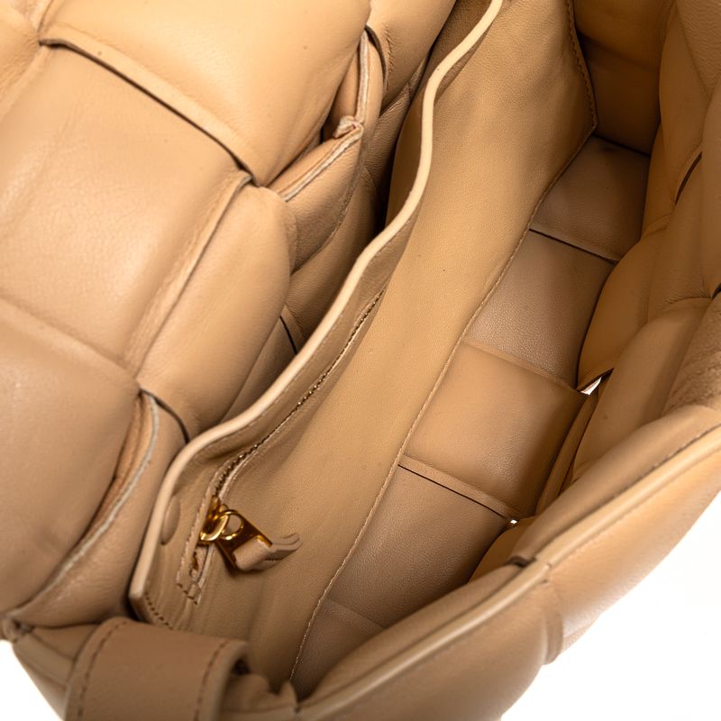Bolsa-Bottega-Veneta--Padded-Cassette-Bege-