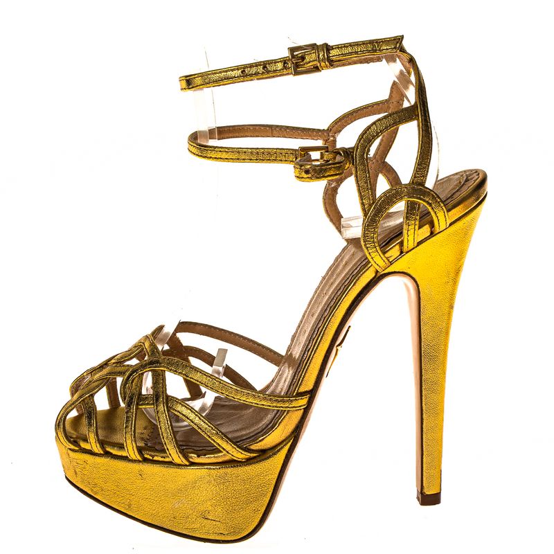Sandalia-Charlotte-Olympia-Dourada