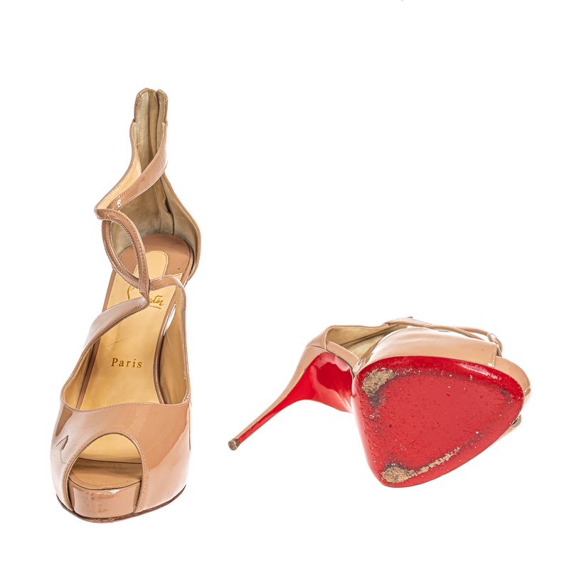 301491-Sandalia-Christian-Louboutin-Verniz-Bege-5