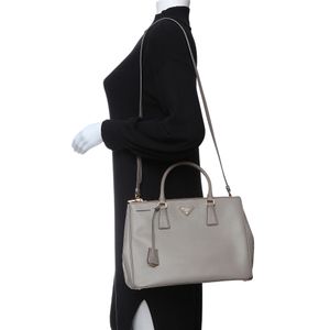 Bolsa Prada Galleria Couro Saffiano Grande Cinza