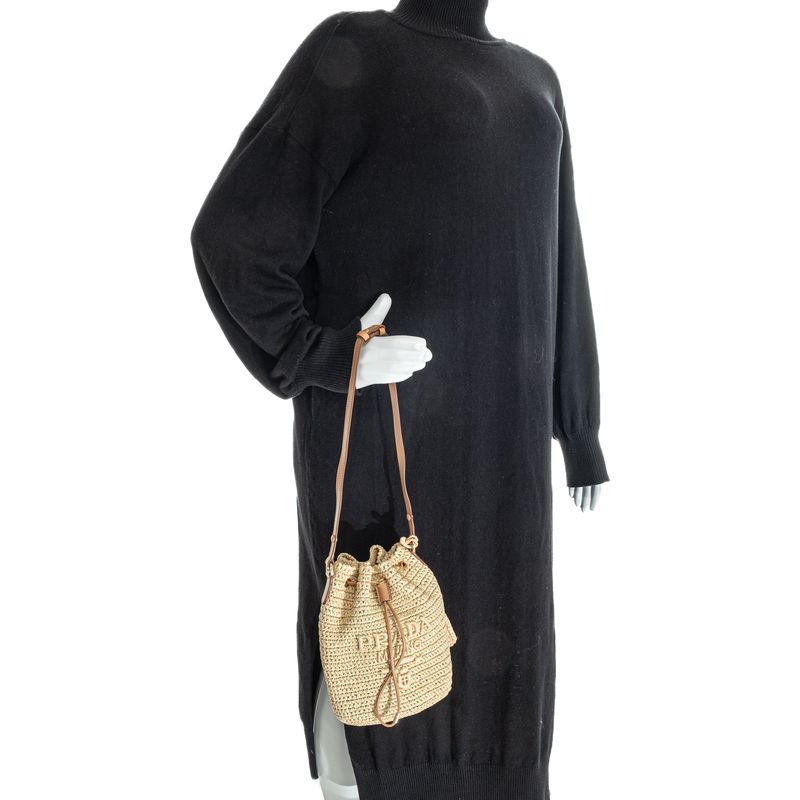 Bolsa-Prada-Bucket-Logo-Rafia-e-Couro