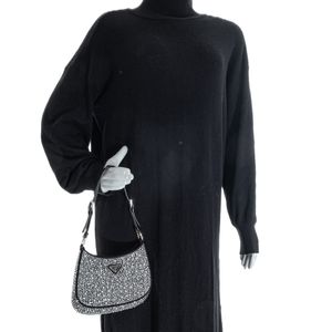 Bolsa Prada Cleo em Cetim com Cristais