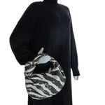 Bolsa-Bottega-Veneta-Jodie-Intrecciato-Animal-Print