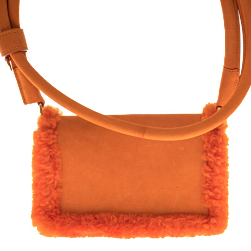Bolsa-Jacquemus-Le-Rond-Shearling-Laranja