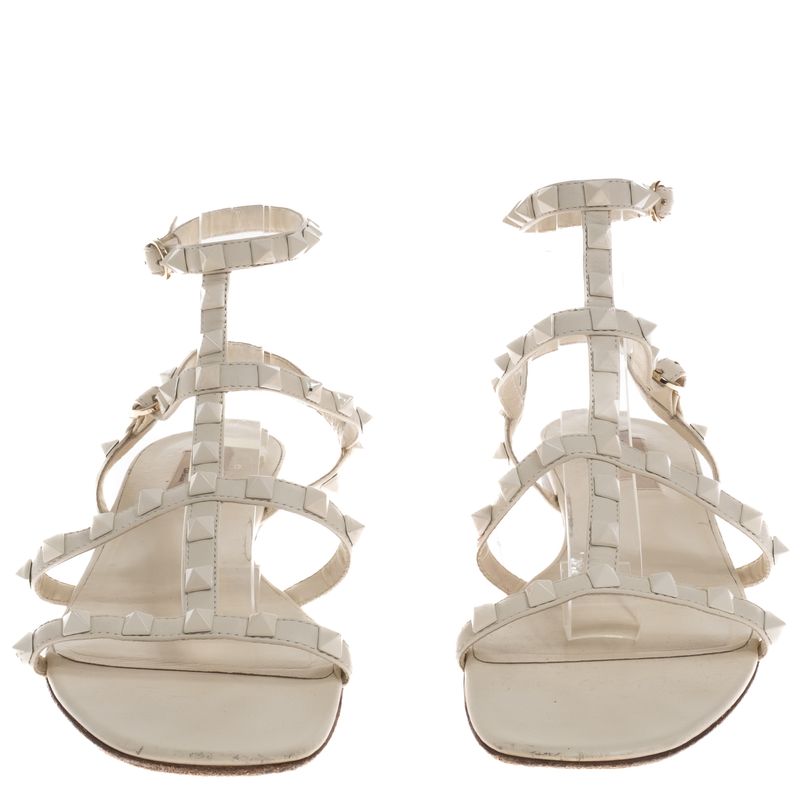 Sandalia-Valentino-Garavani-Rasteira-Rockstud-Branca