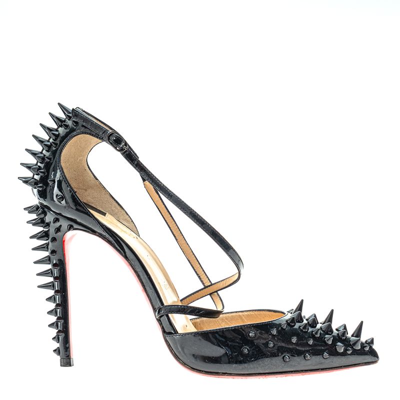 301365-Scarpin-Christian-Louboutin-Spikes-Verniz-Preto-1