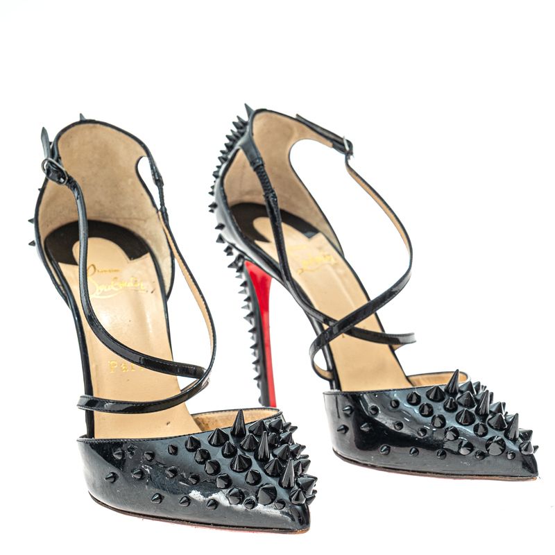 301365-Scarpin-Christian-Louboutin-Spikes-Verniz-Preto-verso
