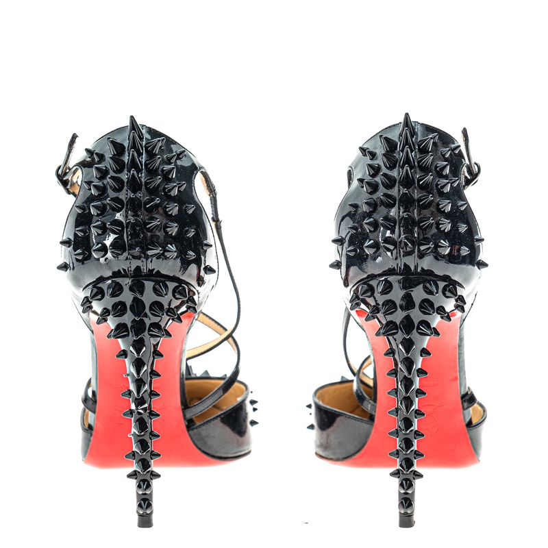 301365-Scarpin-Christian-Louboutin-Spikes-Verniz-Preto-2
