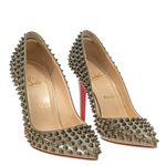 301786-Scarpin-Christian-Louboutin-Spikes-Cinza-verso