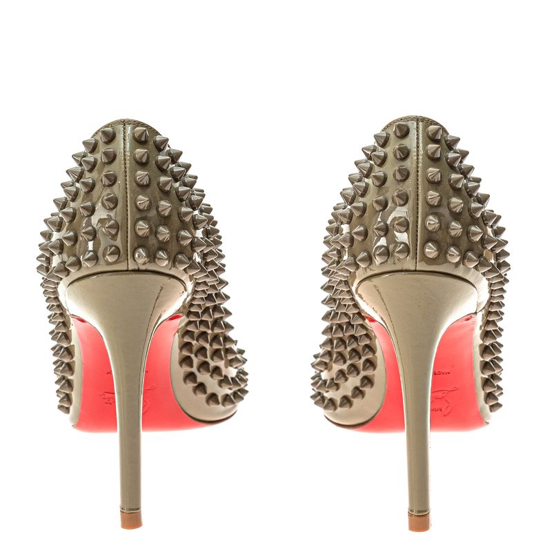 301786-Scarpin-Christian-Louboutin-Spikes-Cinza-2