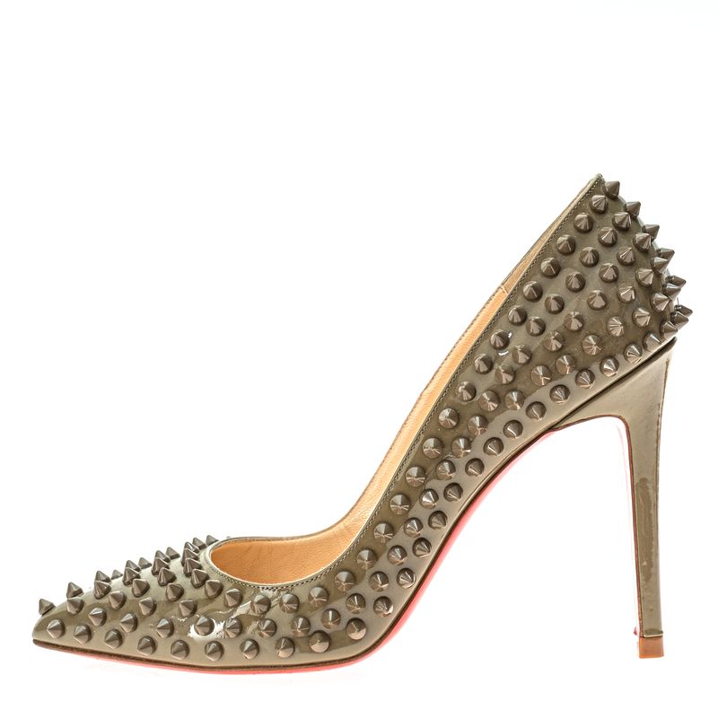 301786-Scarpin-Christian-Louboutin-Spikes-Cinza-3