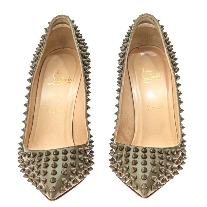 301786-Scarpin-Christian-Louboutin-Spikes-Cinza-4