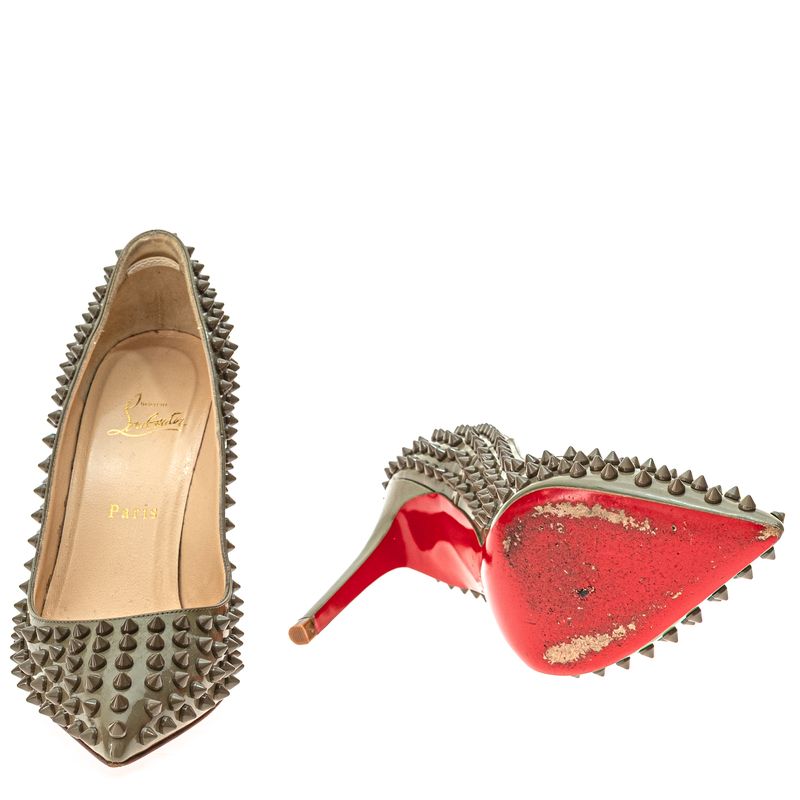 301786-Scarpin-Christian-Louboutin-Spikes-Cinza-5