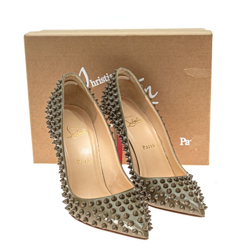 301786-Scarpin-Christian-Louboutin-Spikes-Cinza-7
