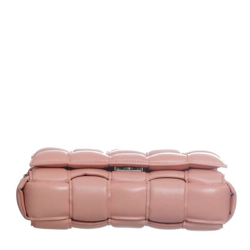 Bolsa-Bottega-Veneta-Padded-Cassette-Salmao