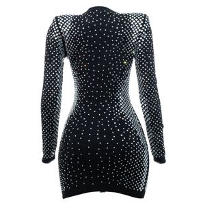 Vestido Retrofete Preto com Brilhos
