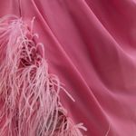 Vestido-Patbo-Plumas-Rosa-