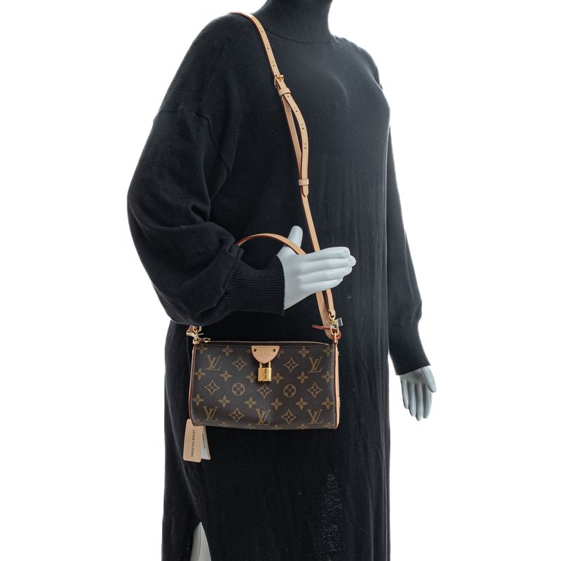 Bolsa-Louis-Vuitton-Pochette-Tirette-Monograma-