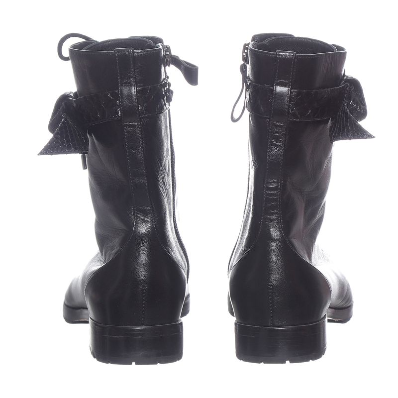Bota-Alexandre-Birman-Clarita-com-Couro-Exotico-Preta