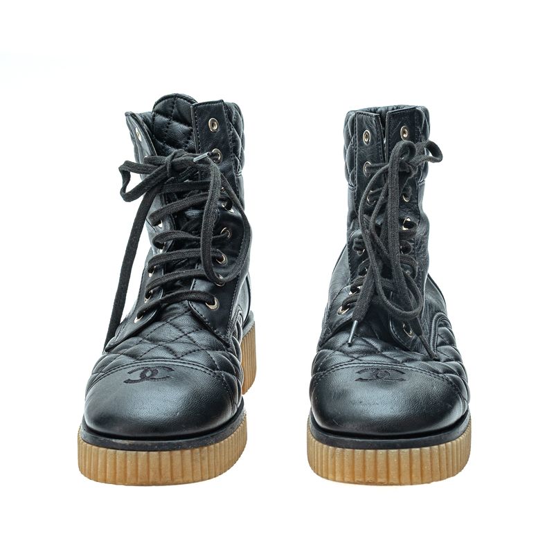 Bota-Chanel-Coturno-Matelasse-Preto-