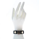Pulseira-Tecido-Upcycling-Botao-Chanel-