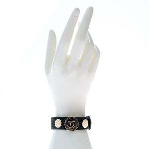 Pulseira Tecido Upcycling Botão Chanel