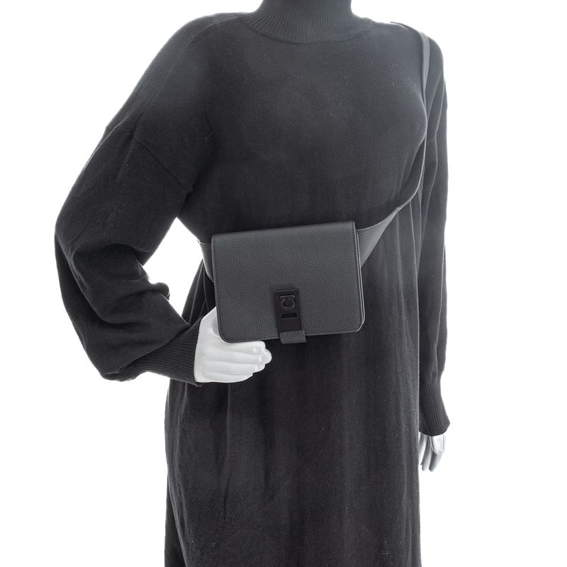 Pochete-Salvatore-Ferragamo-Couro-Preto-