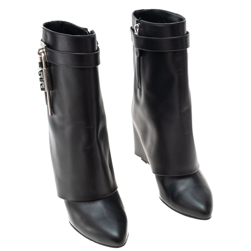 Bota-Givenchy-Shark-Lock-Couro-Preto-