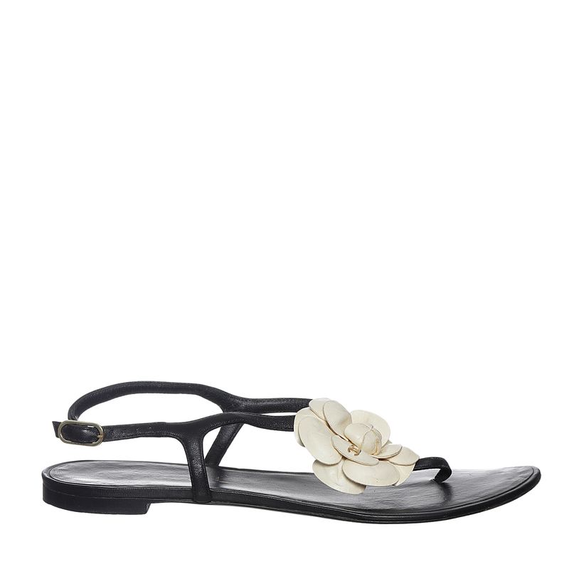 Sandalia-Chanel-Rasteira-Camelia-Preta