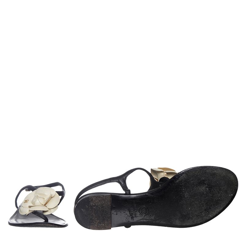 Sandalia-Chanel-Rasteira-Camelia-Preta