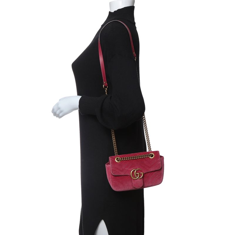 Bolsa-Gucci-Marmont-Pequena-Veludo-Rosa-