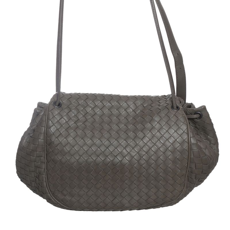 Bolsa-Bottega-Veneta-Messenger-Intrecciato-Cinza