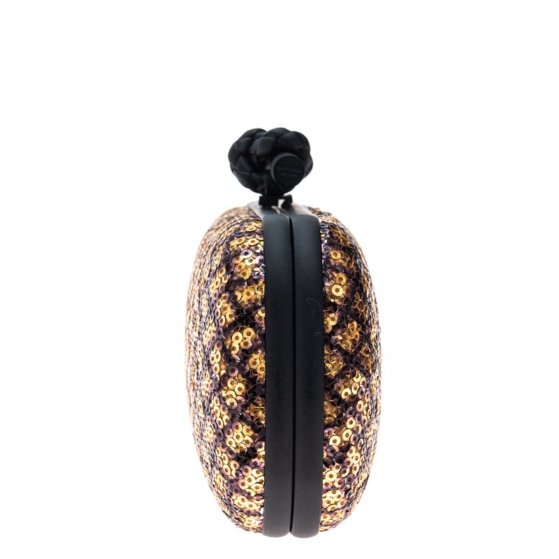 Clutch-Bottega-Veneta-Paete-Dourado-e-Preto-