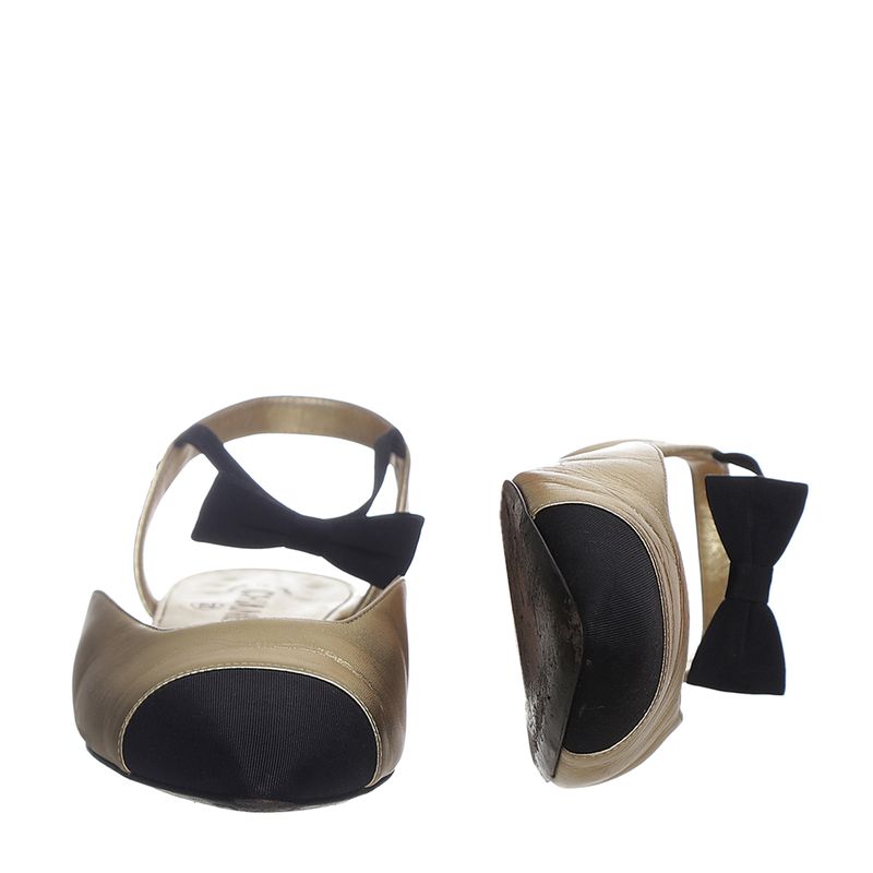 Sapato-Chanel-Com-Laco-Dourado