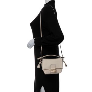 Bolsa Fendi Mamma Baguette Pequena Creme