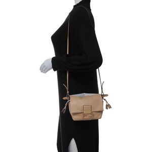 Bolsa Fendi Mamma Baguette Pequena Rosa Claro